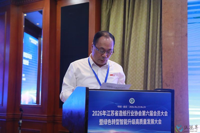 何维忠800.jpg 何维忠800.jpg